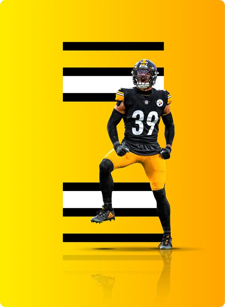 Pittsburgh Steelers player George Pickens catching a football